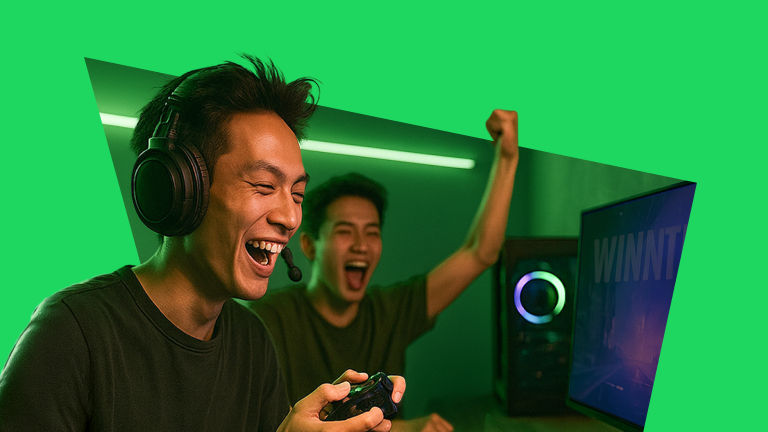 2 gamers celebrating